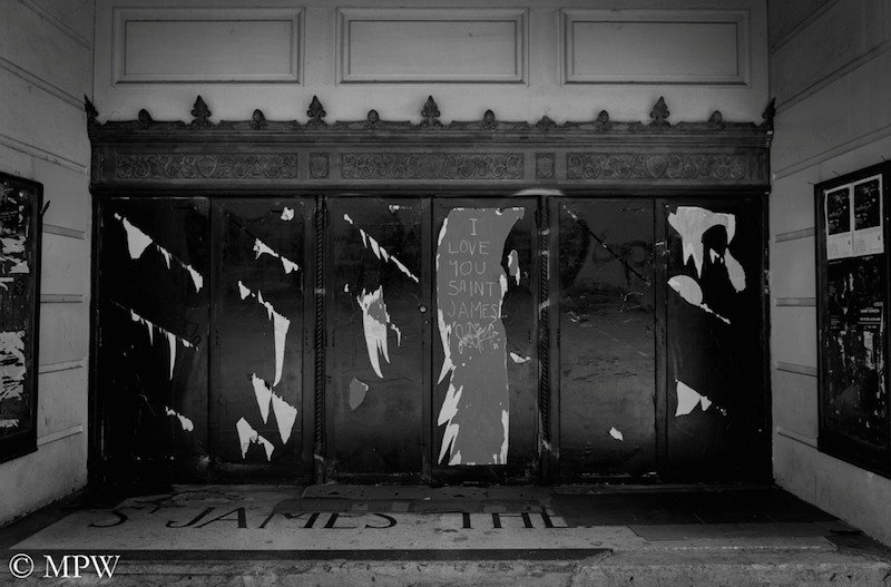 Auckland City street photo, Queent St, black and white